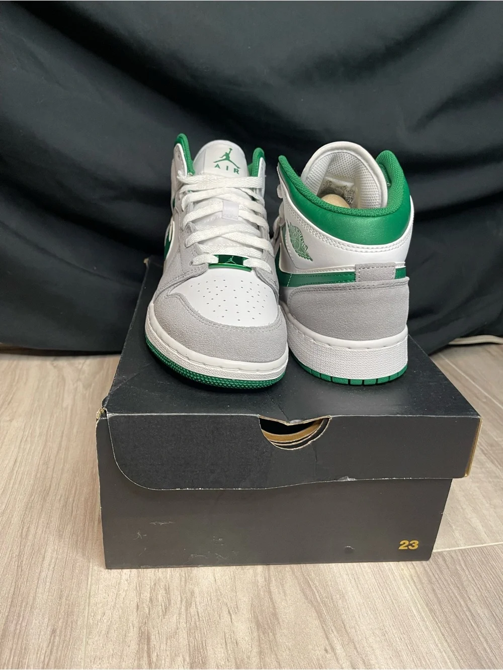 Air Jordan 1 Mid SE Pine Green Smoke Grey 5.5Y / Women’s 7 NEW